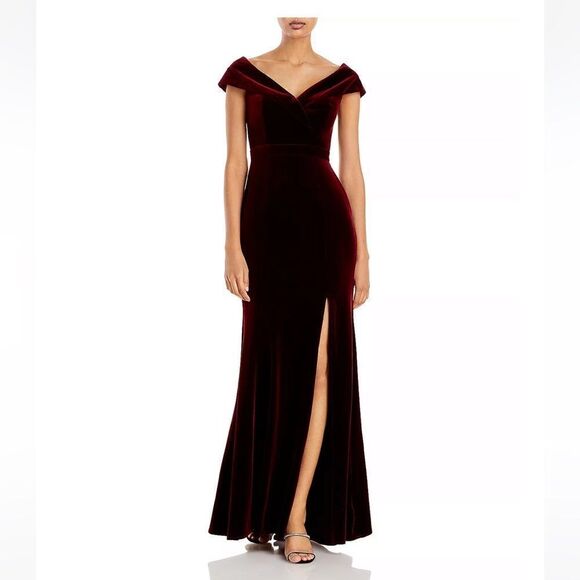 AQUA
Off-the-Shoulder Fluted Velvet Gown - Picture 1 of 8